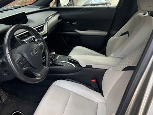 Used 2019 Lexus UX 250h w/ Premium Package image 9