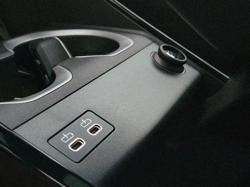 Certified 2025 BMW X2 xDrive28i w/ Premium Package image 18