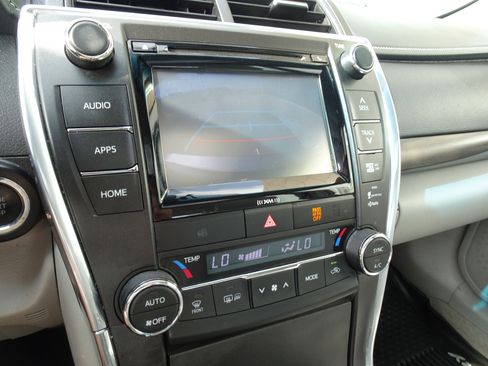 Used 2016 Toyota Camry XLE w/ Moonroof Package image 19