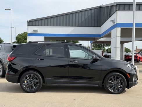 Used 2023 Chevrolet Equinox RS image 3
