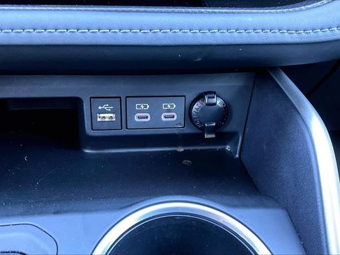 Certified 2024 Toyota Highlander XLE image 33