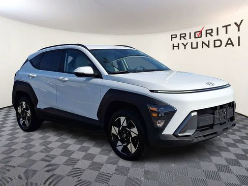 Used 2024 Hyundai Kona SEL AWD/4WD image 3