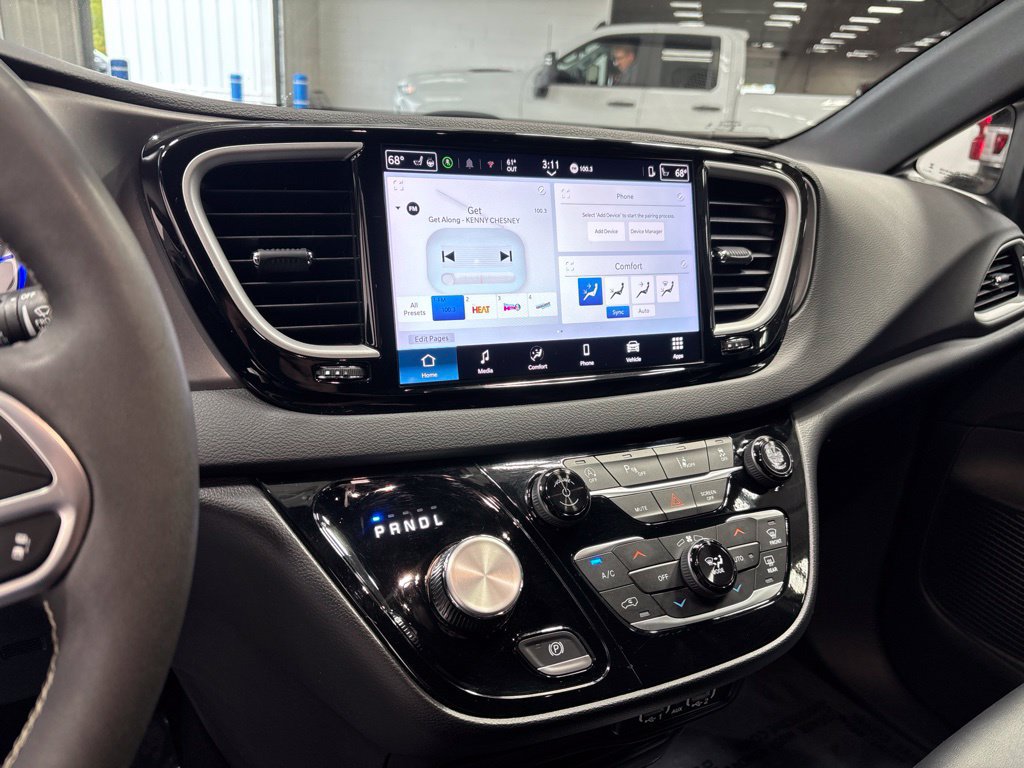 Used 2025 Chrysler Pacifica Select FWD image 16