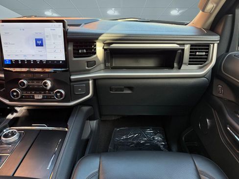 Used 2024 Ford Expedition Max XLT AWD/4WD image 29