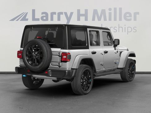 Used 2023 Jeep Wrangler Unlimited w/ Sun & Screen Package AWD/4WD image 3