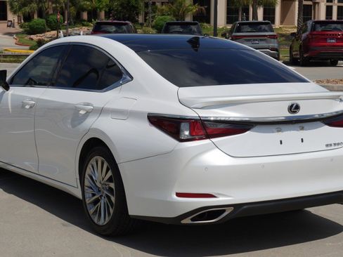 Certified 2023 Lexus ES 350 Ultra Luxury w/ Accessory Package (Z2) image 9