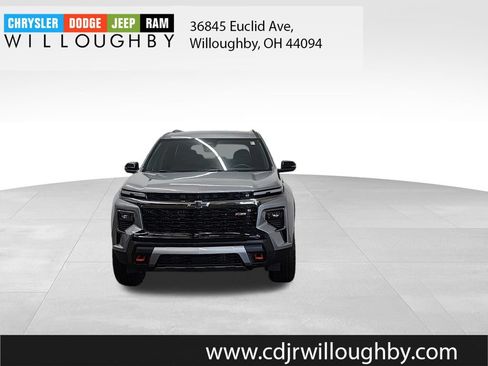 Used 2025 Chevrolet Traverse Z71 AWD/4WD image 2