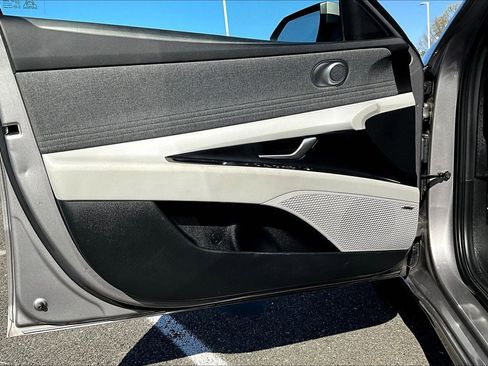 Used 2024 Hyundai Elantra Limited FWD image 21
