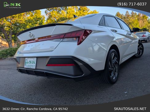 Used 2025 Hyundai Elantra SEL FWD image 9