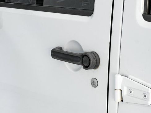 Used 2015 Jeep Wrangler Unlimited Sahara w/ Connectivity Group image 36