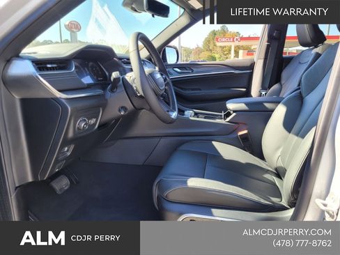 New 2025 Jeep Grand Cherokee Overland w/ Luxury Tech Group IV AWD/4WD image 5