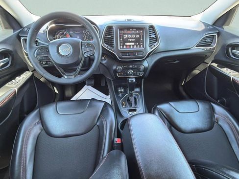Used 2022 Jeep Cherokee Trailhawk w/ Comfort/Convenience Group AWD/4WD image 15