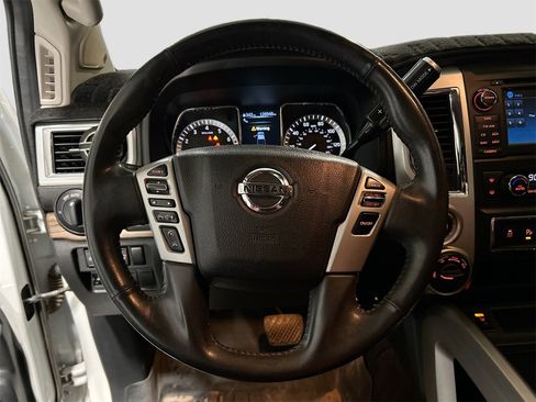 Used 2017 Nissan Titan SL image 11