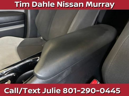 Used 2019 Toyota C-HR XLE FWD image 31