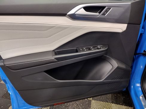 New 2025 Volkswagen Taos SEL image 17