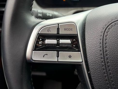 Used 2024 Kia Telluride EX w/ EX Captain's Chair Package image 16