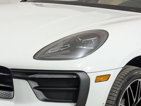 Used 2026 Porsche Macan AWD/4WD image 13