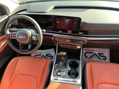 Used 2026 Kia Carnival SX w/ SX Dark Edition Package image 10