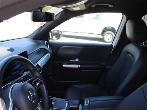 Used 2022 Mercedes-Benz GLB 250 image 36