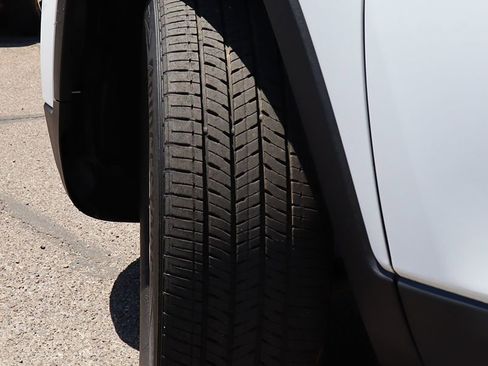 Used 2016 Jeep Cherokee Limited image 6