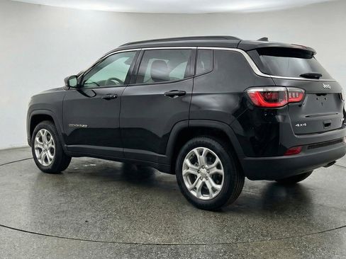 Used 2025 Jeep Compass Latitude AWD/4WD image 6