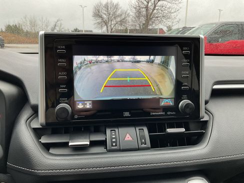 Used 2021 Toyota RAV4 XLE Premium AWD/4WD image 31