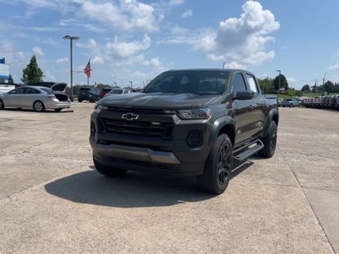 Used 2025 Chevrolet Colorado Trail Boss AWD/4WD image 4