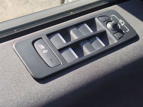 Used 2024 Land Rover Discovery Sport S image 12