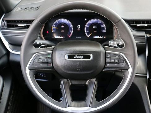 Used 2024 Jeep Grand Cherokee Laredo RWD image 22