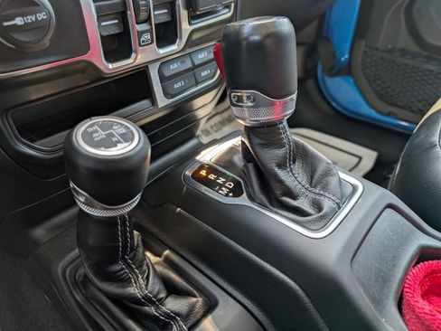 Used 2022 Jeep Wrangler Unlimited Sahara AWD/4WD image 23