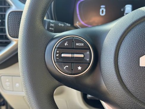 Certified 2025 Kia Soul LX w/ LX Technology Package FWD image 23