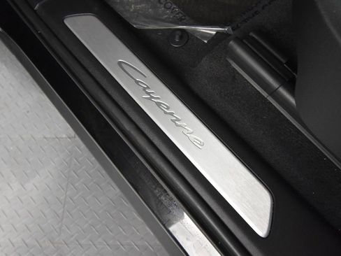 Used 2024 Porsche Cayenne Coupe AWD/4WD image 20