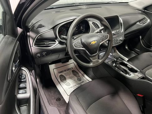 Used 2023 Chevrolet Malibu LT image 2
