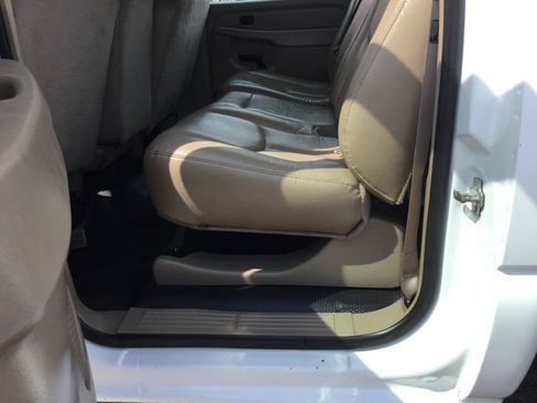 Used 2005 Chevrolet Silverado 3500 2WD Crew Cab image 36
