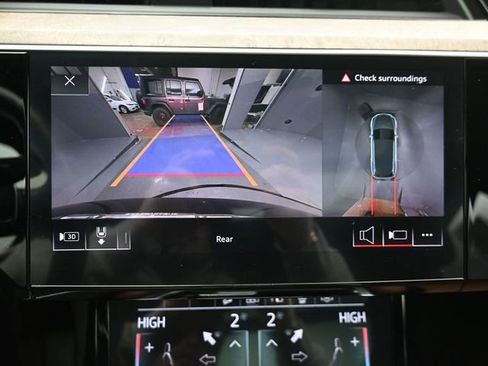 Used 2019 Audi e-tron Prestige w/ Prestige Package image 17