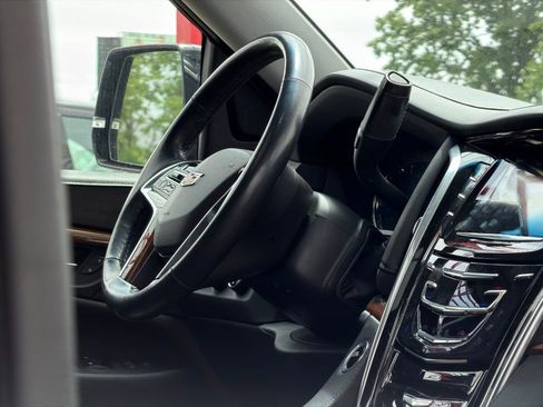 Used 2020 Cadillac Escalade Luxury AWD/4WD image 47