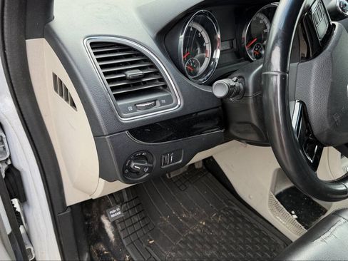Used 2017 Dodge Grand Caravan SXT FWD image 33