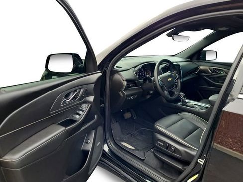 Used 2023 Chevrolet Traverse Premier image 10