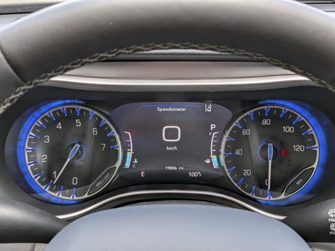 Used 2025 Chrysler Pacifica Select FWD image 25