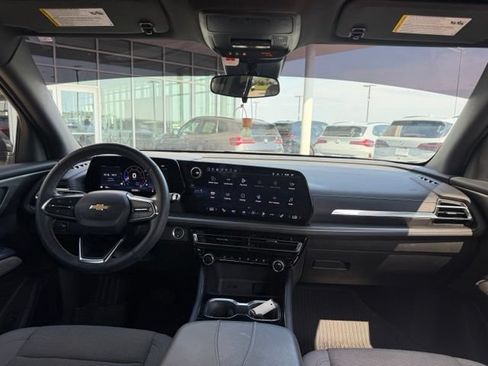Used 2025 Chevrolet Traverse LT w/ Sun and Wheel Package FWD image 34
