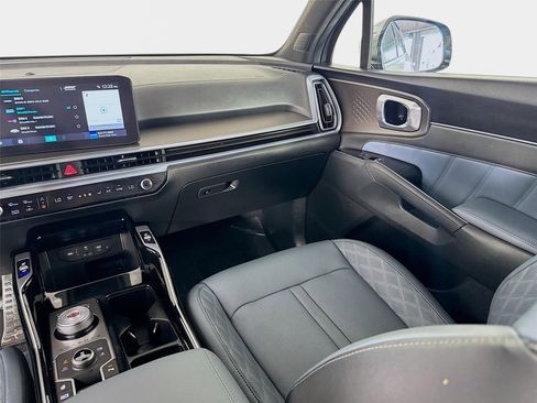 Certified 2025 Kia Sorento SX Prestige AWD/4WD image 26