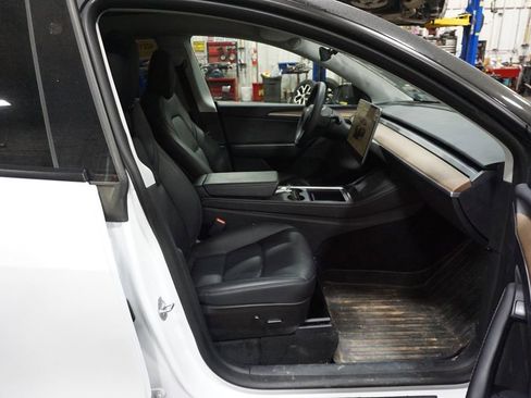 Used 2023 Tesla Model Y Long Range image 18