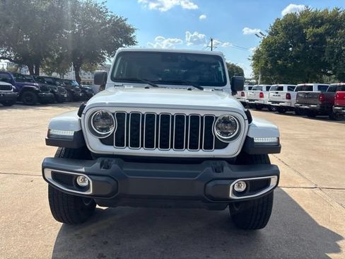 Used 2025 Jeep Wrangler Unlimited Sahara AWD/4WD image 3