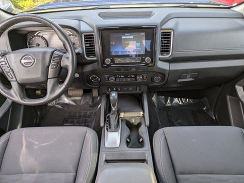 Used 2022 Nissan Frontier SV image 16