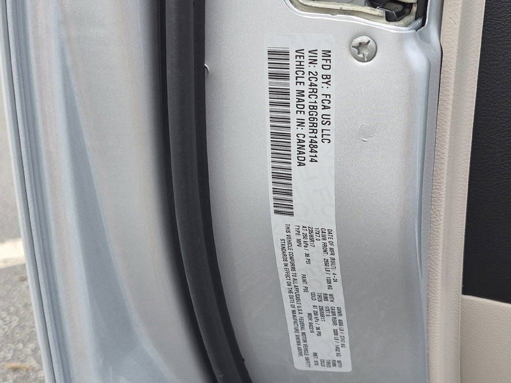 Used 2024 Chrysler Pacifica Touring-L FWD image 30
