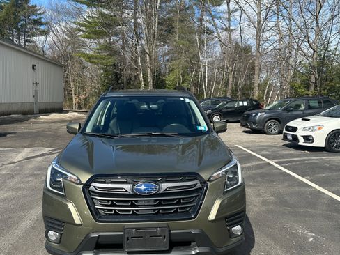Used 2023 Subaru Forester Limited AWD/4WD image 2