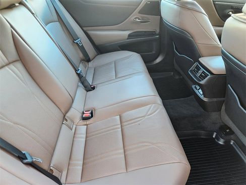 Used 2022 Lexus ES 300h Ultra Luxury image 32