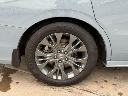 Used 2025 Honda Odyssey Touring image 6