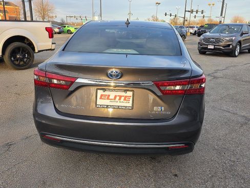 Used 2018 Toyota Avalon Limited image 6