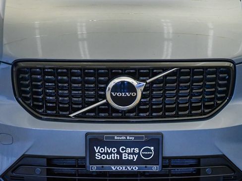 Certified 2023 Volvo XC40 B5 Plus w/ Protection Package Premier AWD/4WD image 8